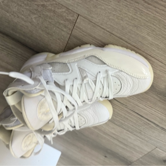 Women’s Jordan Jumpman Two sneakers sz 8 - Picture 2 of 7